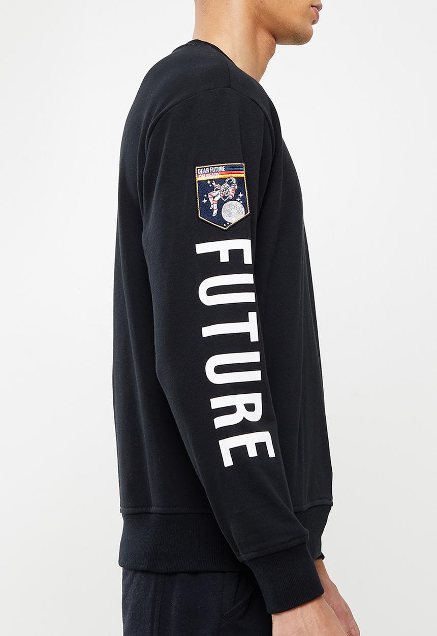 Giordano - Relaxed fit printed sweater - signature black