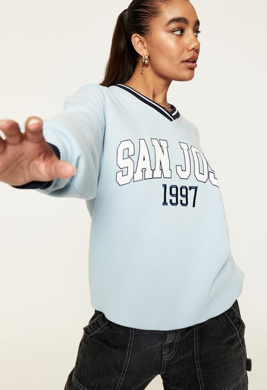 Supré  - Stevie v neck oversized jumper - cloud blue & san jose