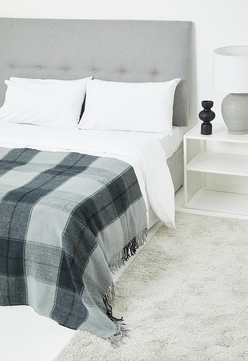 Linen House - Wool check throw - black & grey