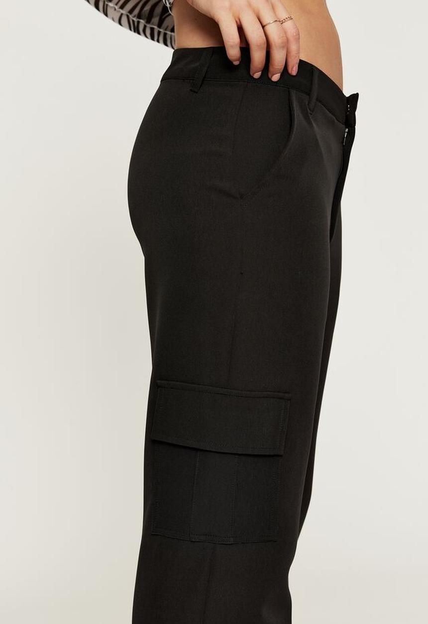 Supré  - Phoebe low rise slim cargo pant - black