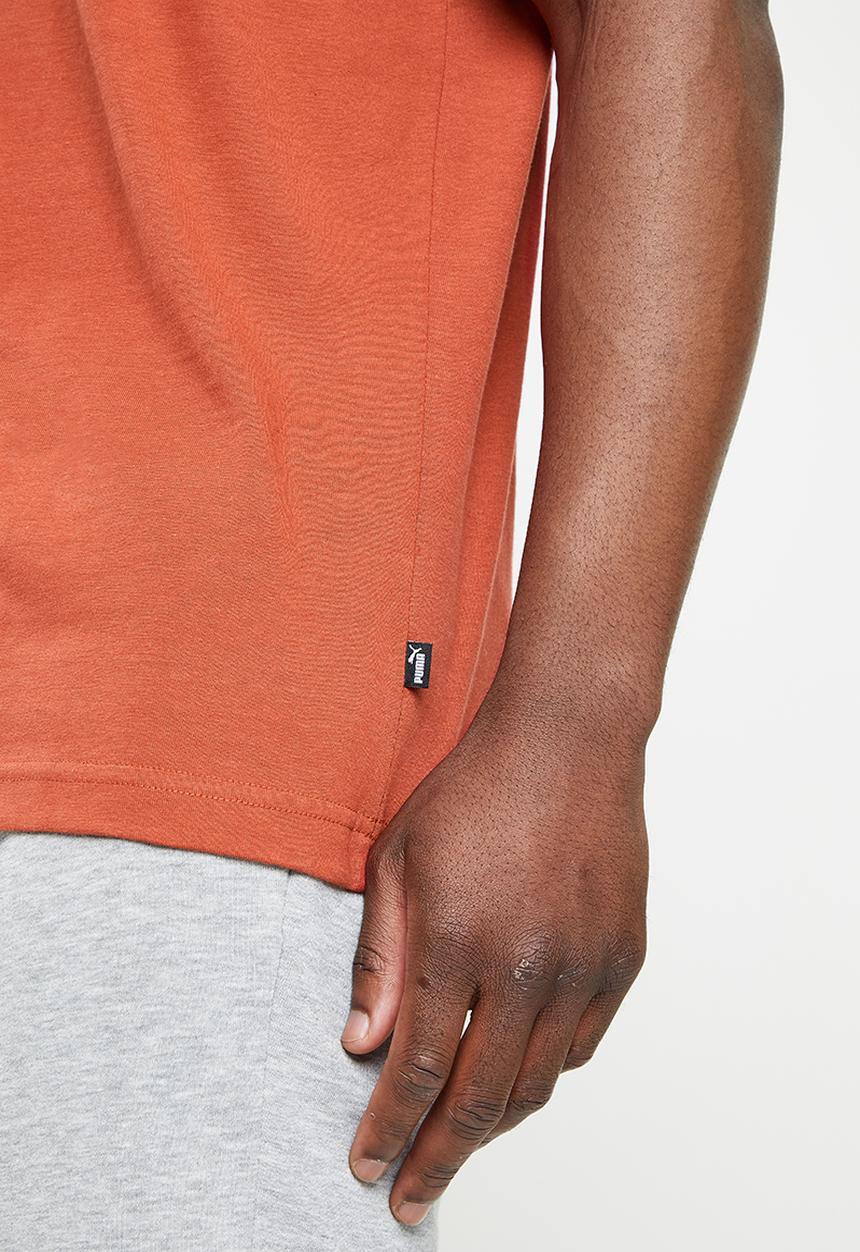 PUMA - Ess+ embroidery logo tee - chili oil