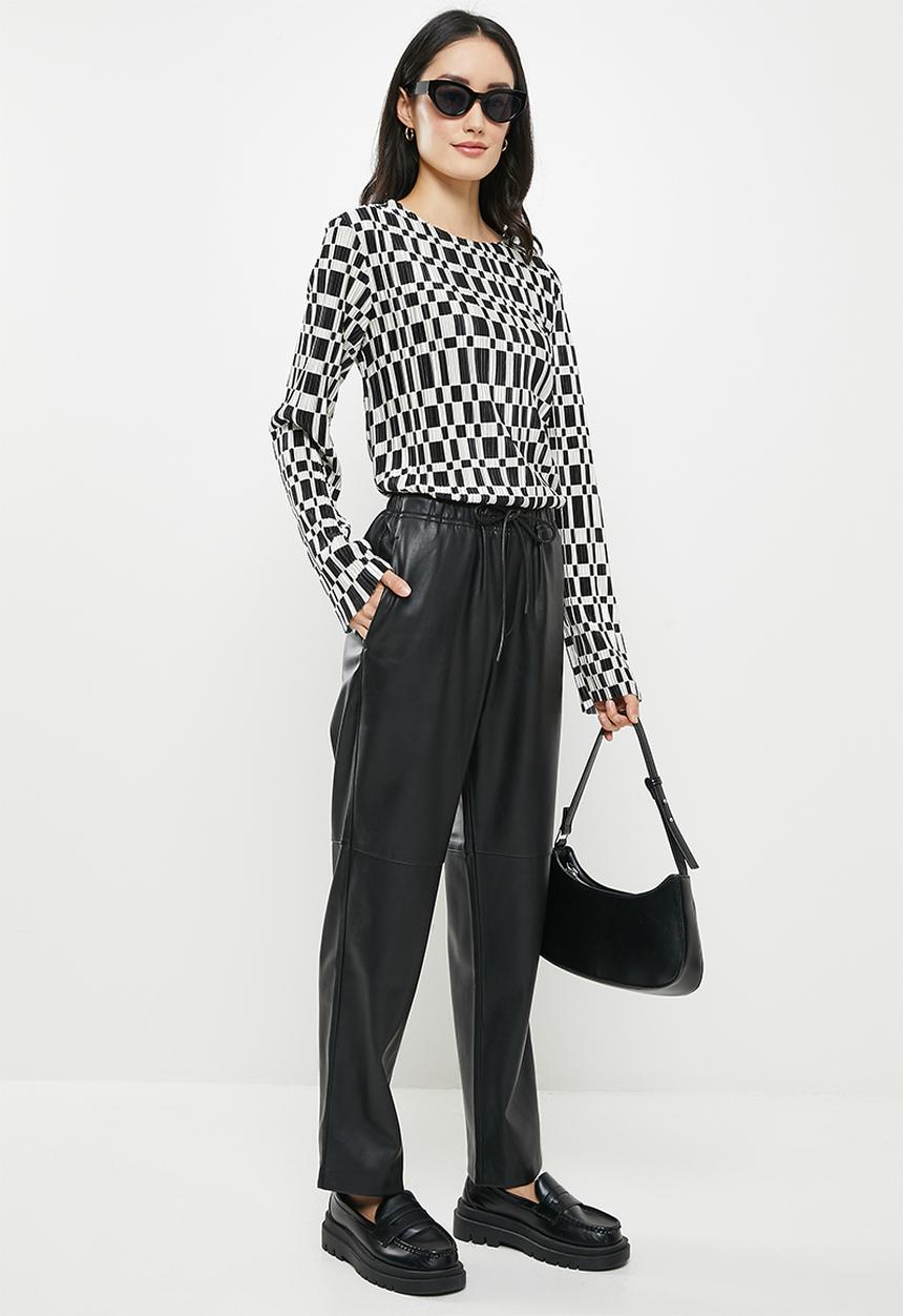 Me&B - Plisse with digital print top - black & white