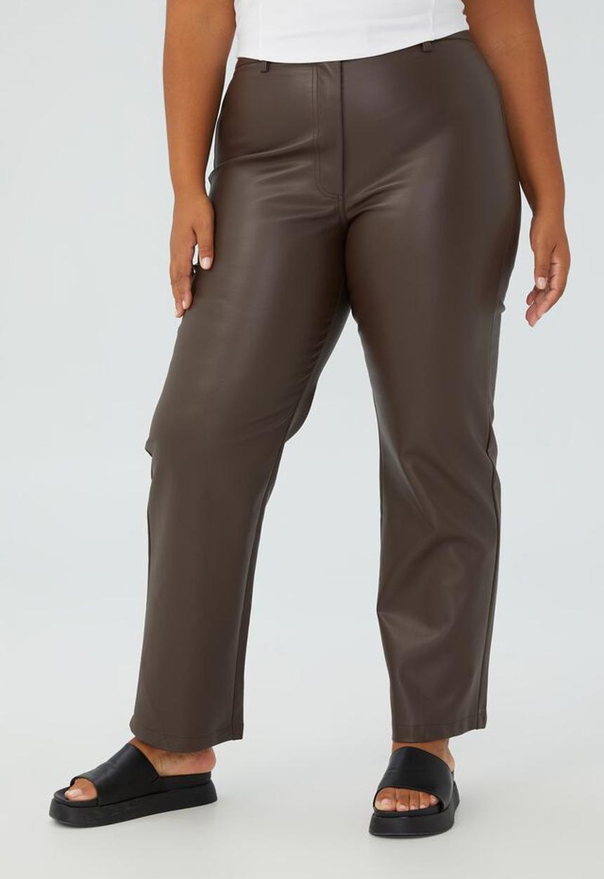 Cotton On - Curve arlow straight vegan leather pant - dark rich brown