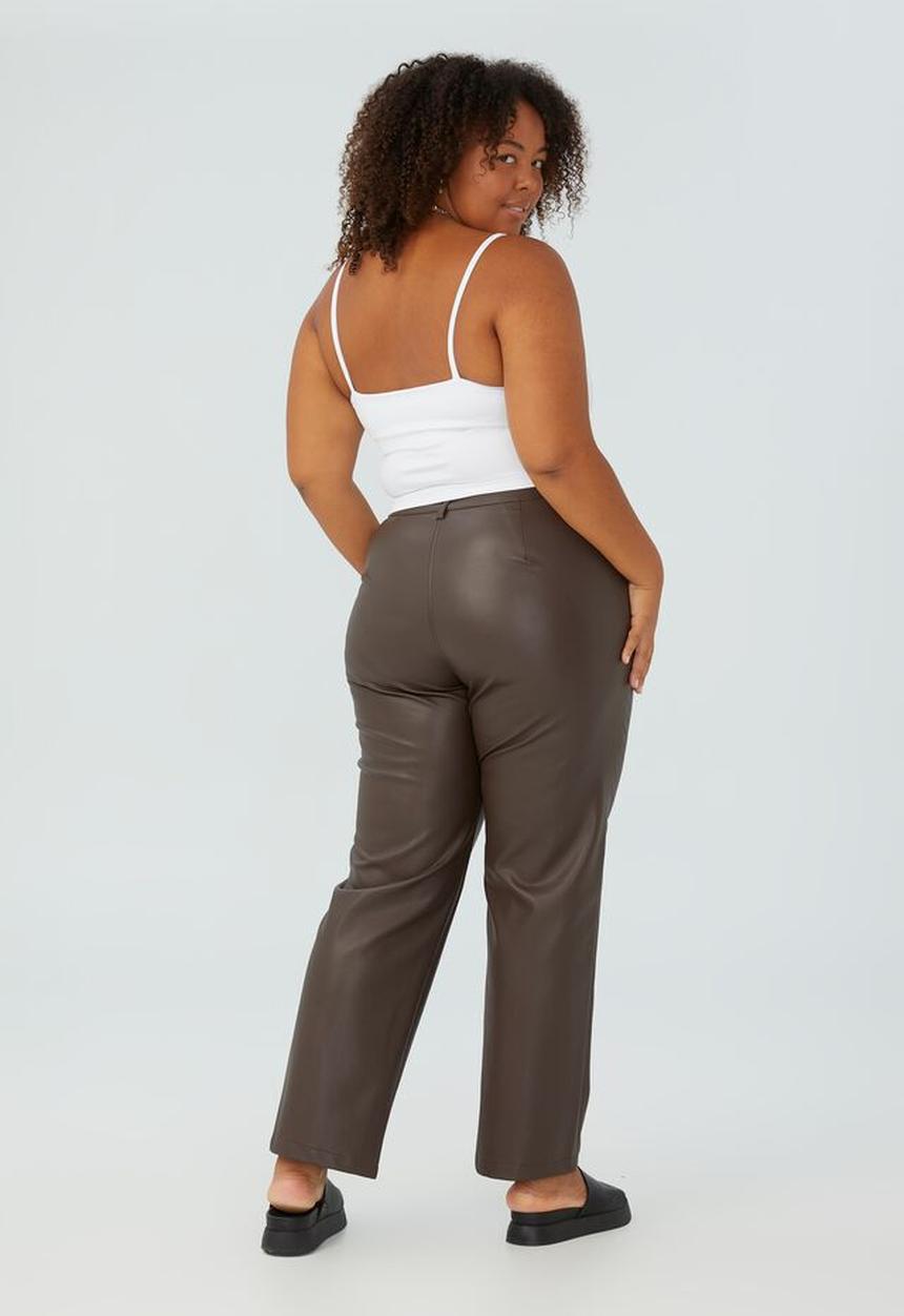 Cotton On - Curve arlow straight vegan leather pant - dark rich brown