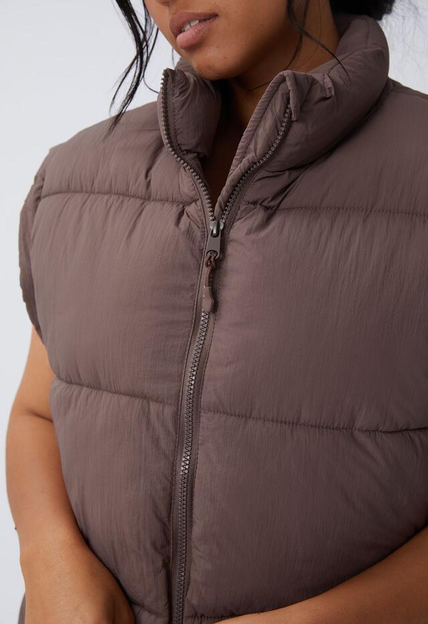 Cotton On - Curve active recycled mother puffer vest - brown