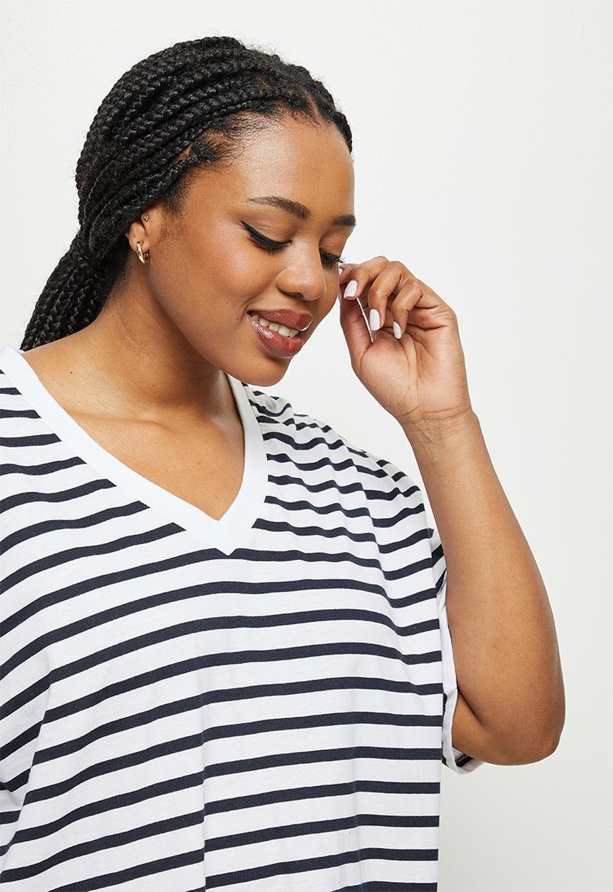 edit Plus - V-neck stripped hem tee - black & white