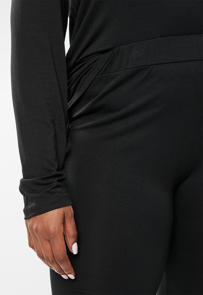 Cotton On - Curve sleep recovery flare pant - black