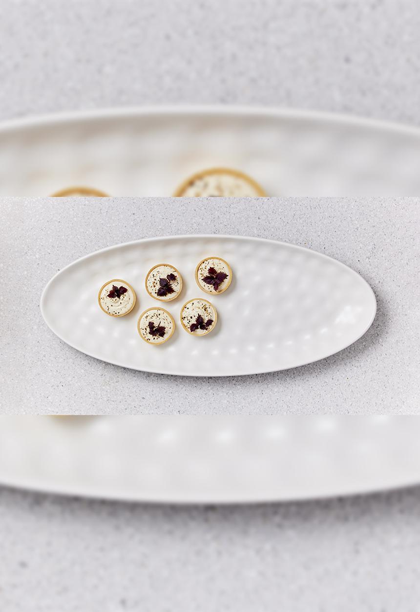 Maxwell & Williams - Gravity oval platter – white