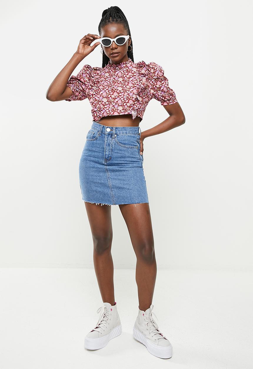 Glamorous - Glamorous care light wash denim mini skirt with fray hem - blue