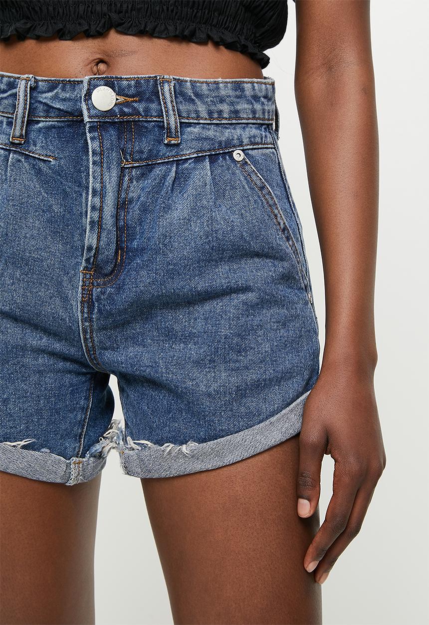 Glamorous - Mid wash denim shorts with turnup hem