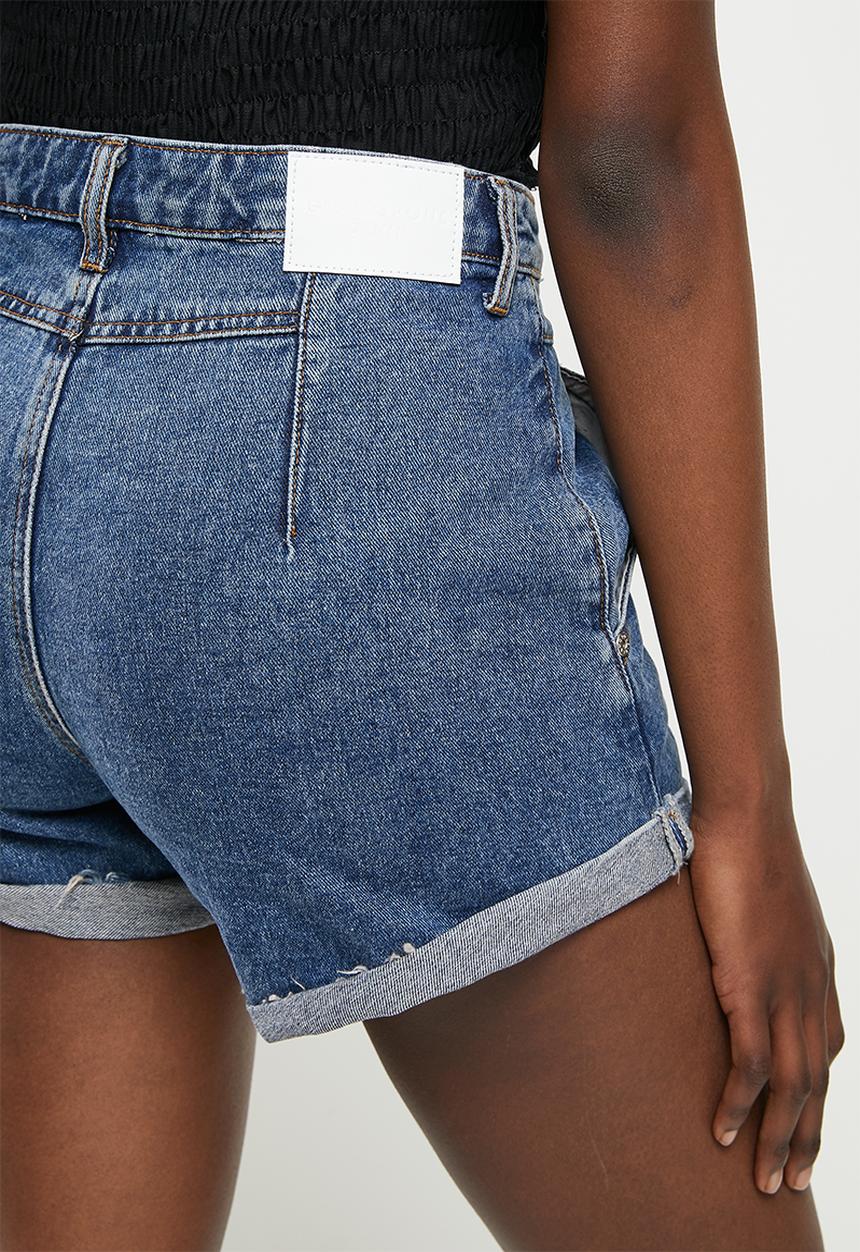 Glamorous - Mid wash denim shorts with turnup hem