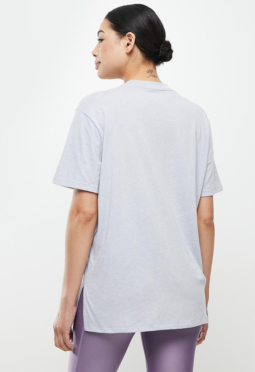 Under Armour - Oversized graphic short sleeve - grey 