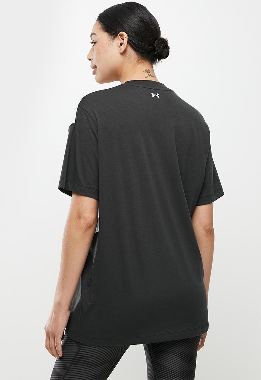 Under Armour - Live graphic pre fall sort - black & white