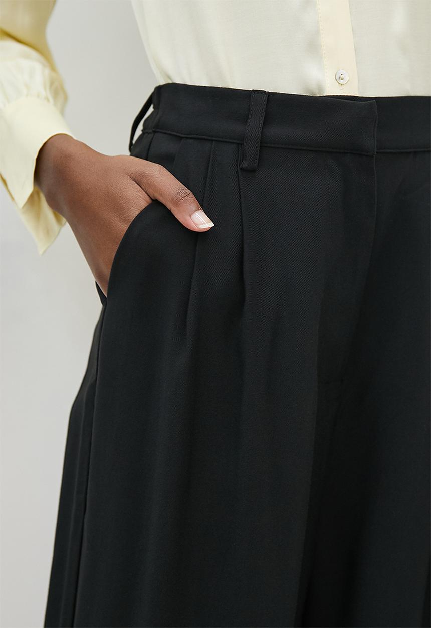Superbalist - Wide leg trousers  - black