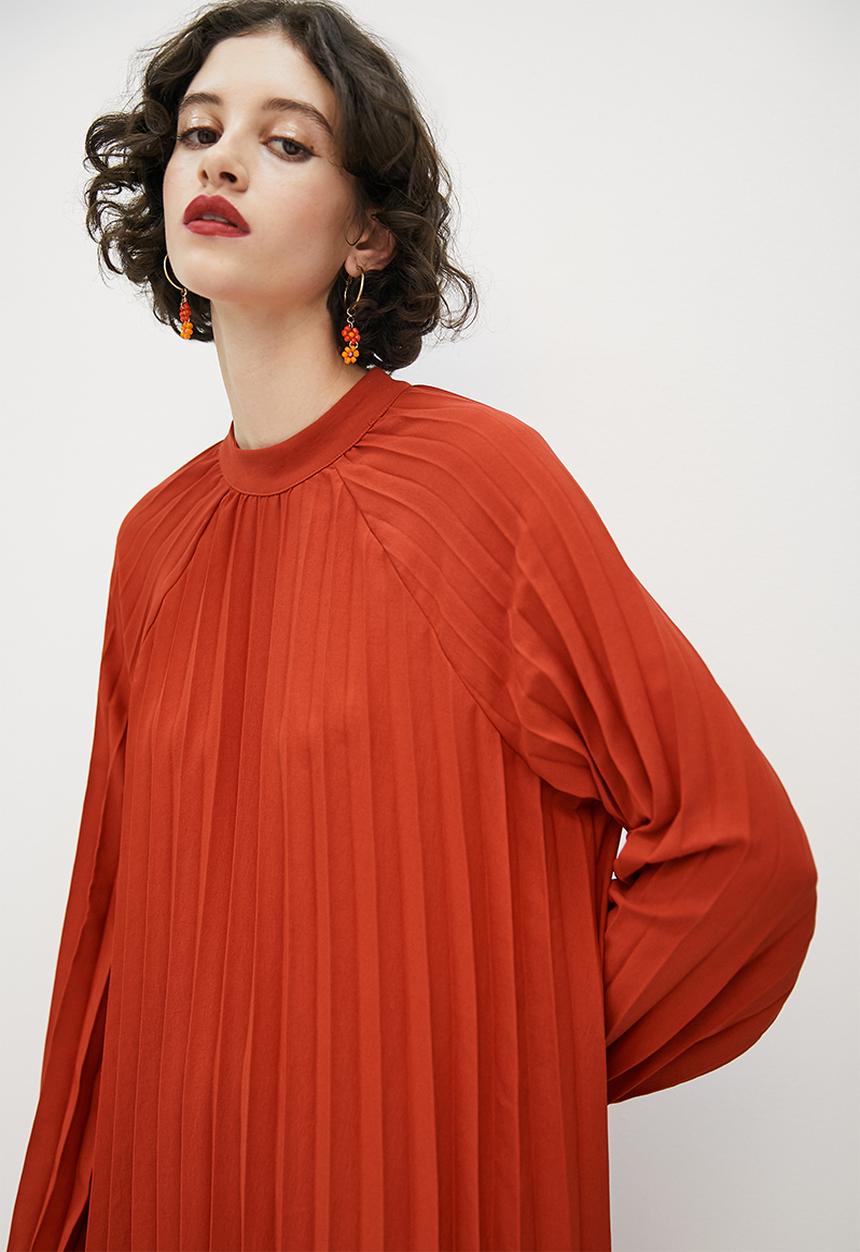 VELVET - Pleated trapeze mock neck maxi - rust
