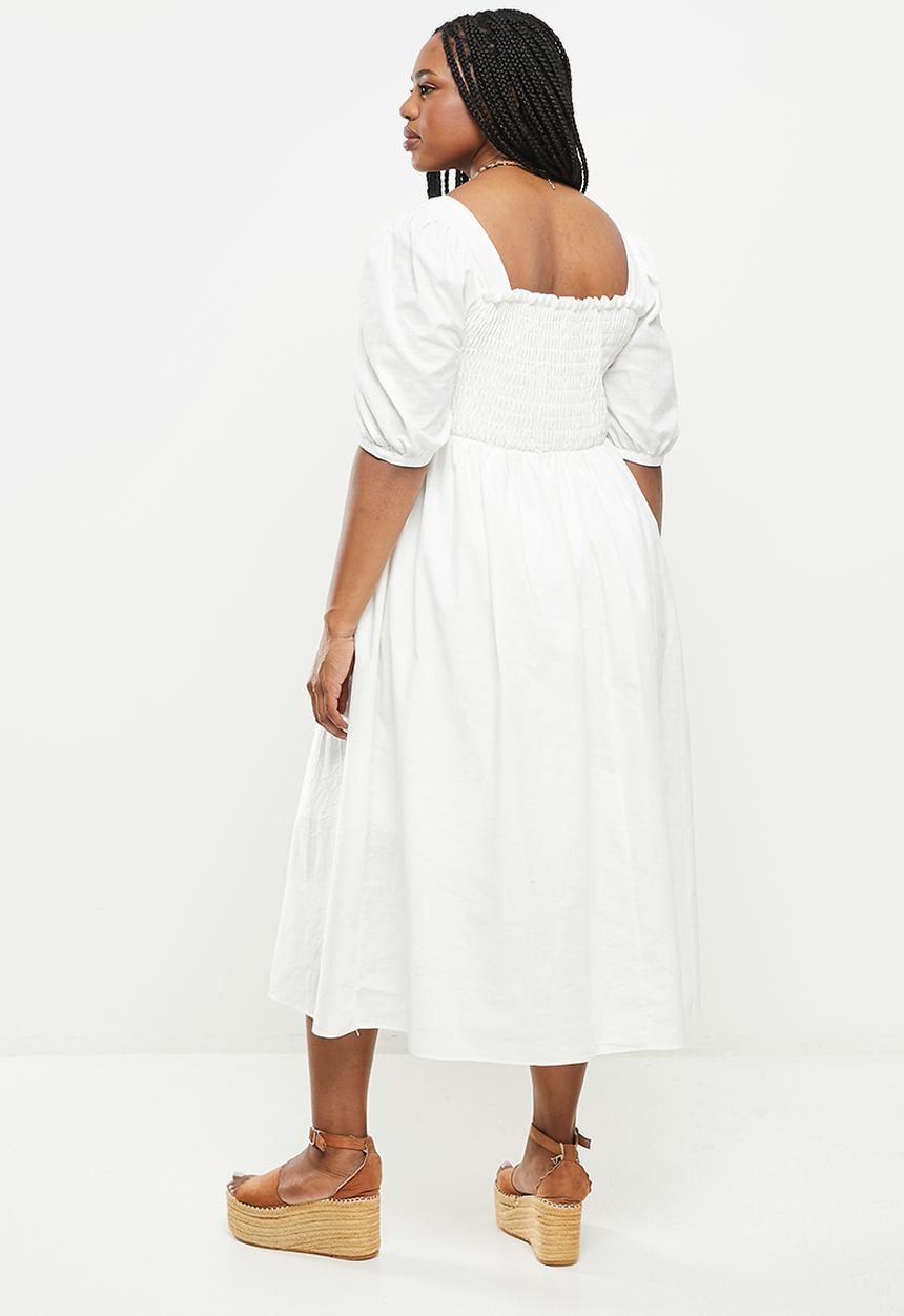 Glamorous - Plus smockd tiered hem dress - white