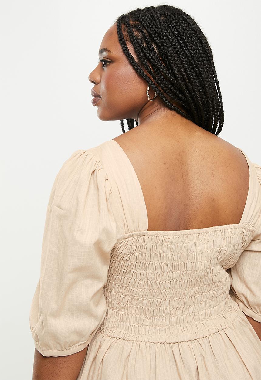 Glamorous - Plus shirred bust puff sleeve dress - stone