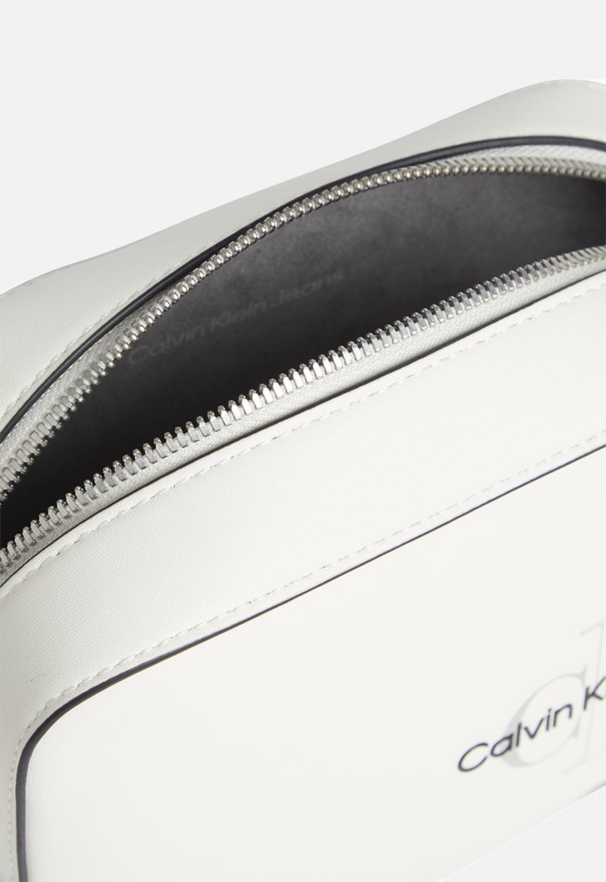Calvin Klein - Sculpted camera bag two tone - warm white
