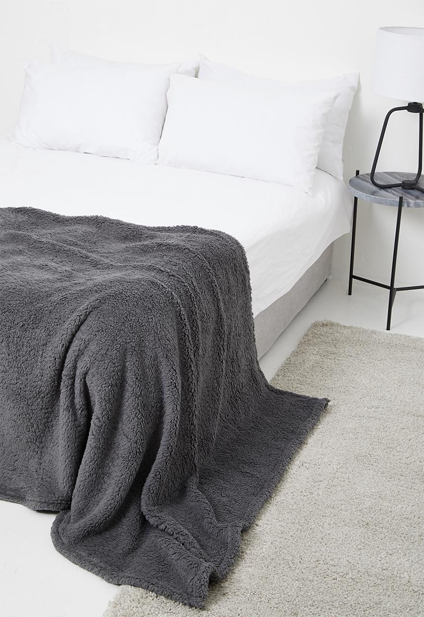 Linen House - Teddy throw - charcoal