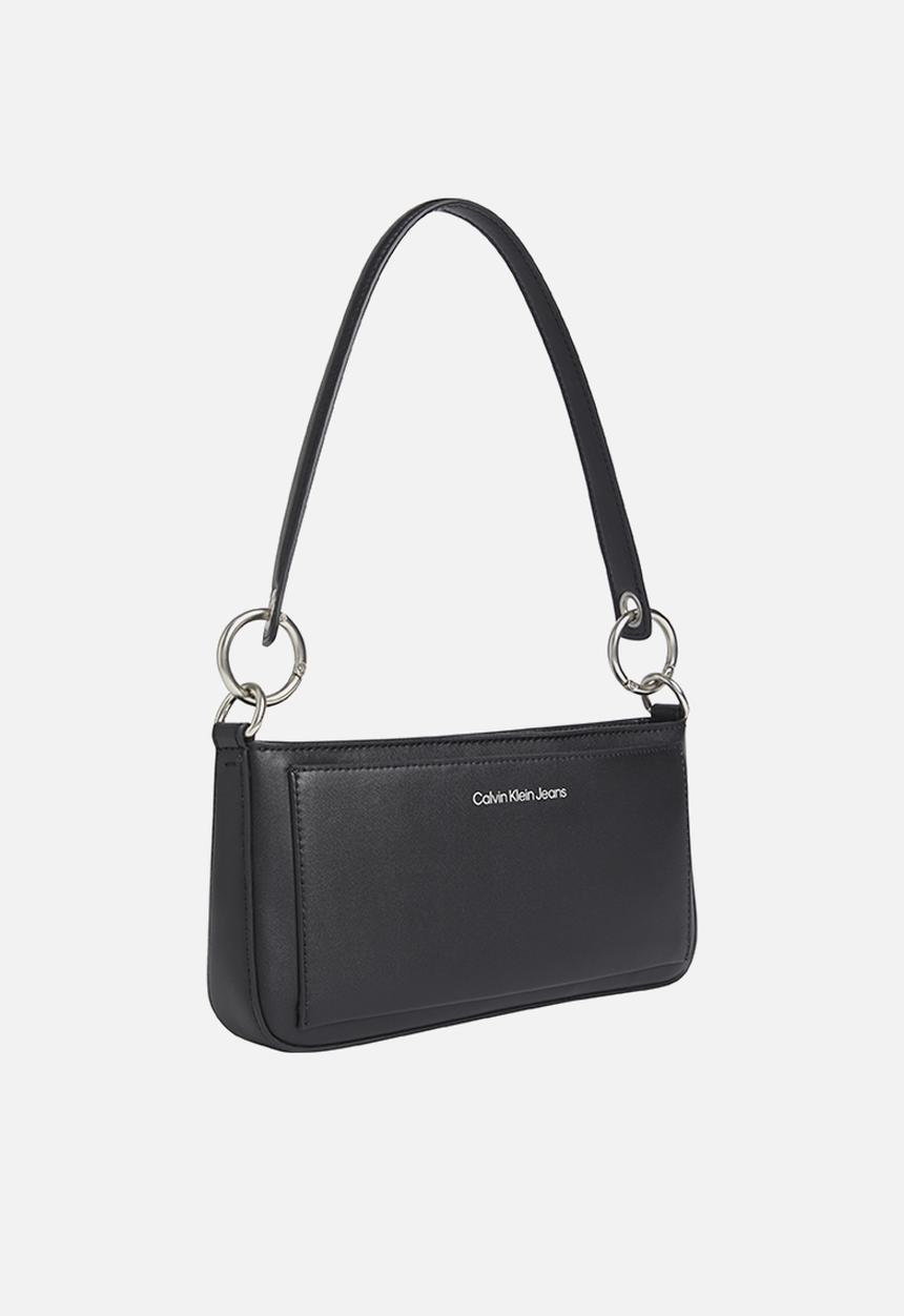 Calvin Klein - Sculpted shoulder pouch two tone - black