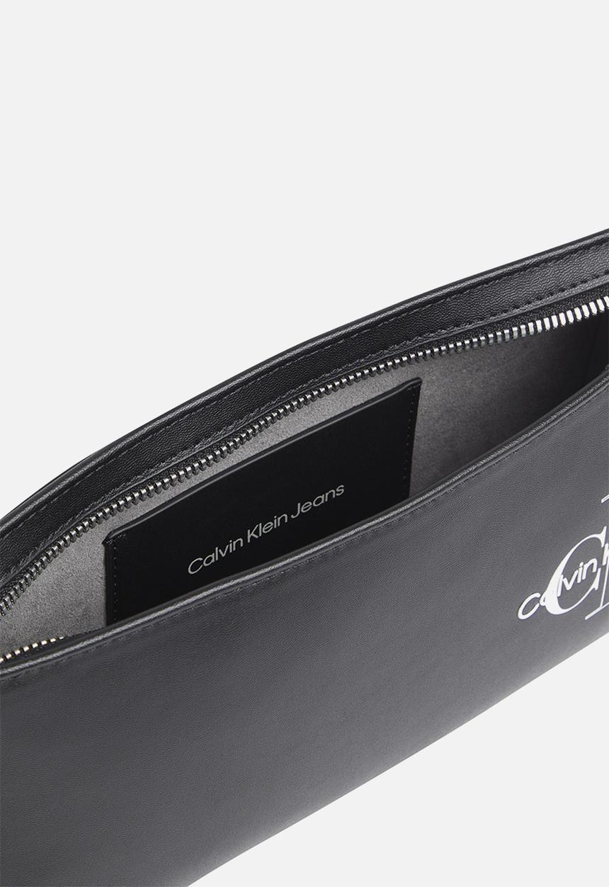 Calvin Klein - Sculpted shoulder pouch two tone - black