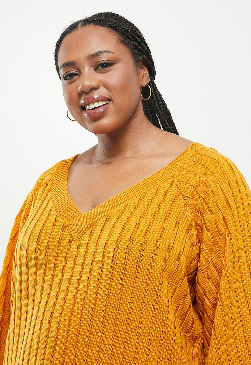 Me&B - Plus flared sleeve v-neck jumper - mustard
