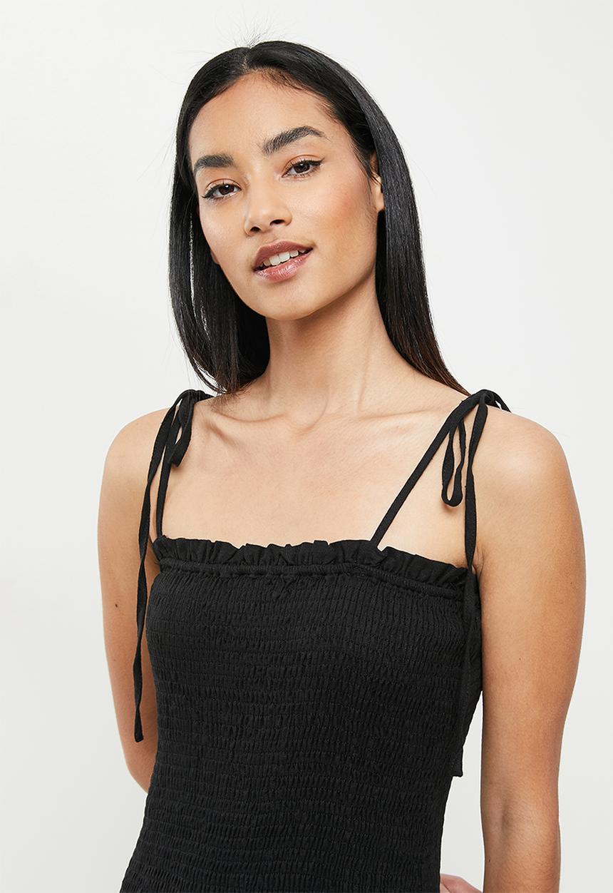 Glamorous - Petite shirred strappy dress with frill hem - black