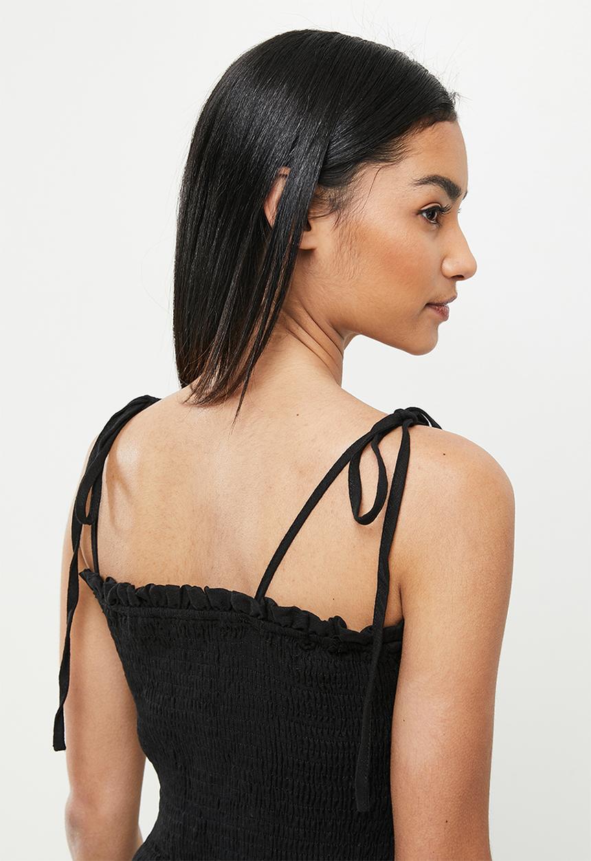 Glamorous - Petite shirred strappy dress with frill hem - black