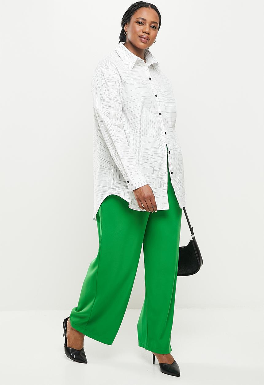 Me&B - Plus printed longer length shirt with curved hem - white & black 