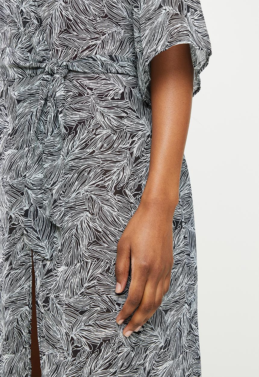 dailyfriday - Short sleeve kaftan - black based print