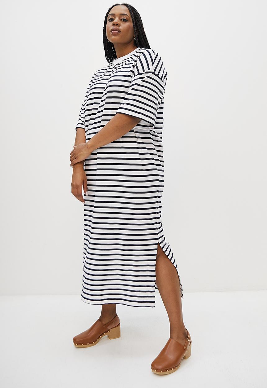 Superbalist - Dropped shoulder T-shirt dress - white & black