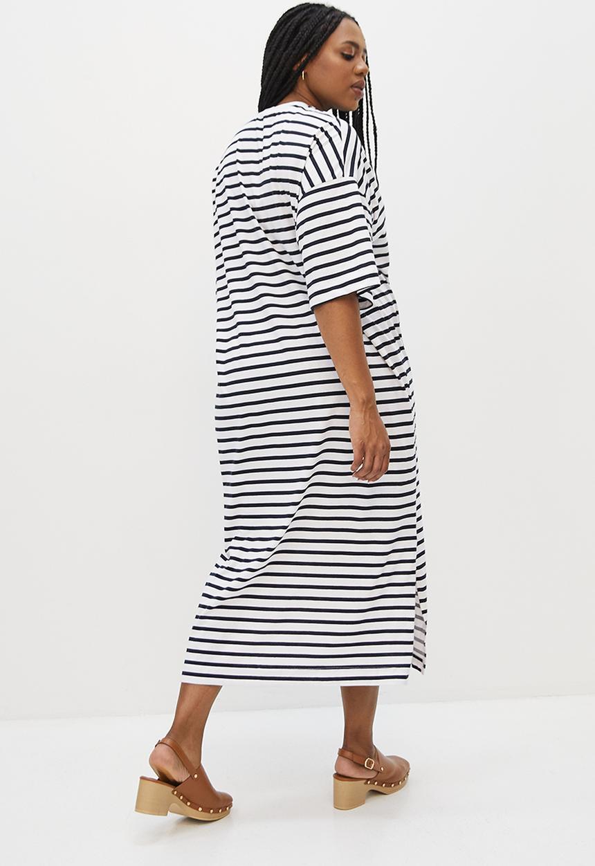 Superbalist - Dropped shoulder T-shirt dress - white & black