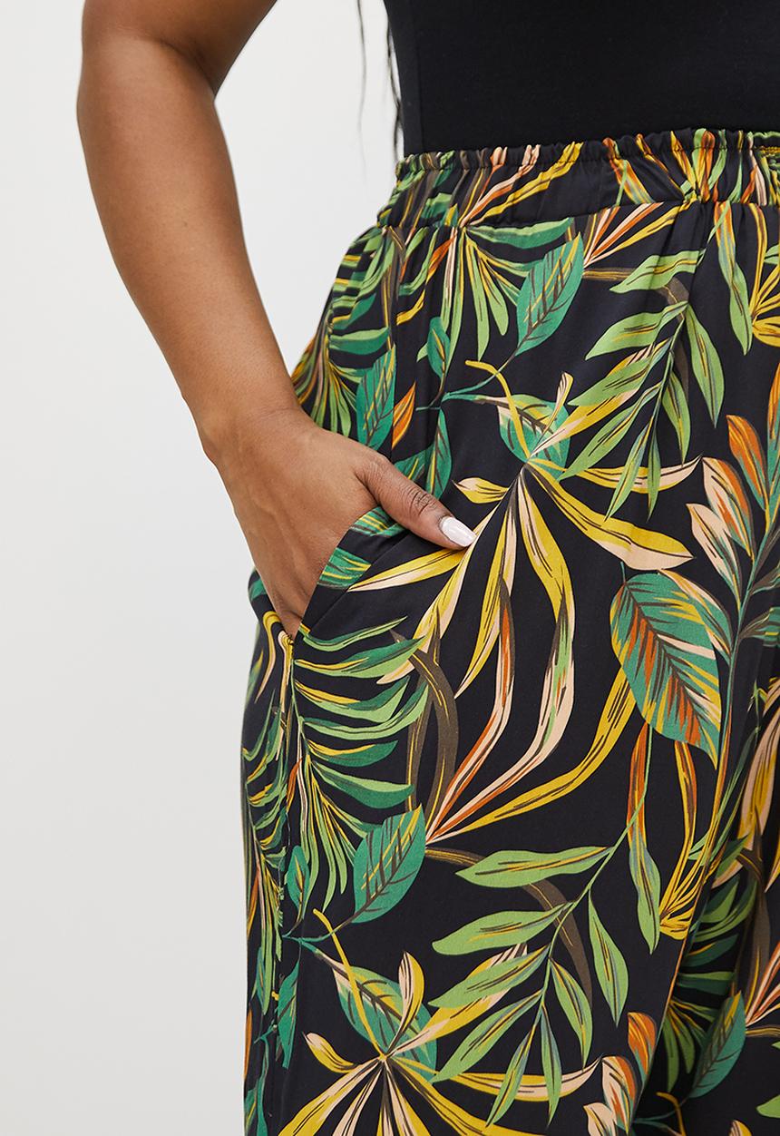 Superbalist - Printed pull on jogger - black & green