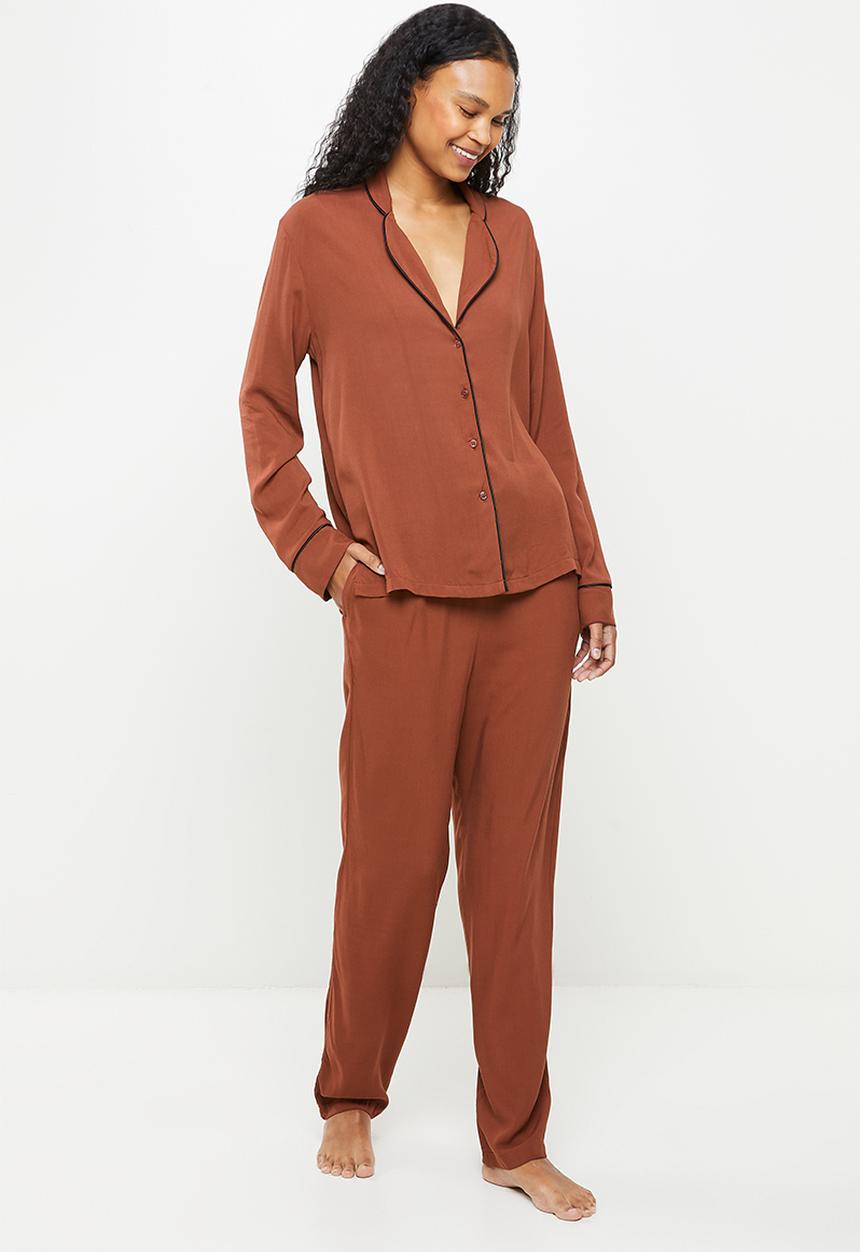 Superbalist - Sleep shirt & pants set - chocolate