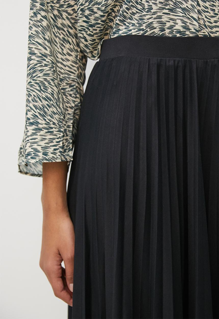 edit - Pleated knit midaxi skirt - black