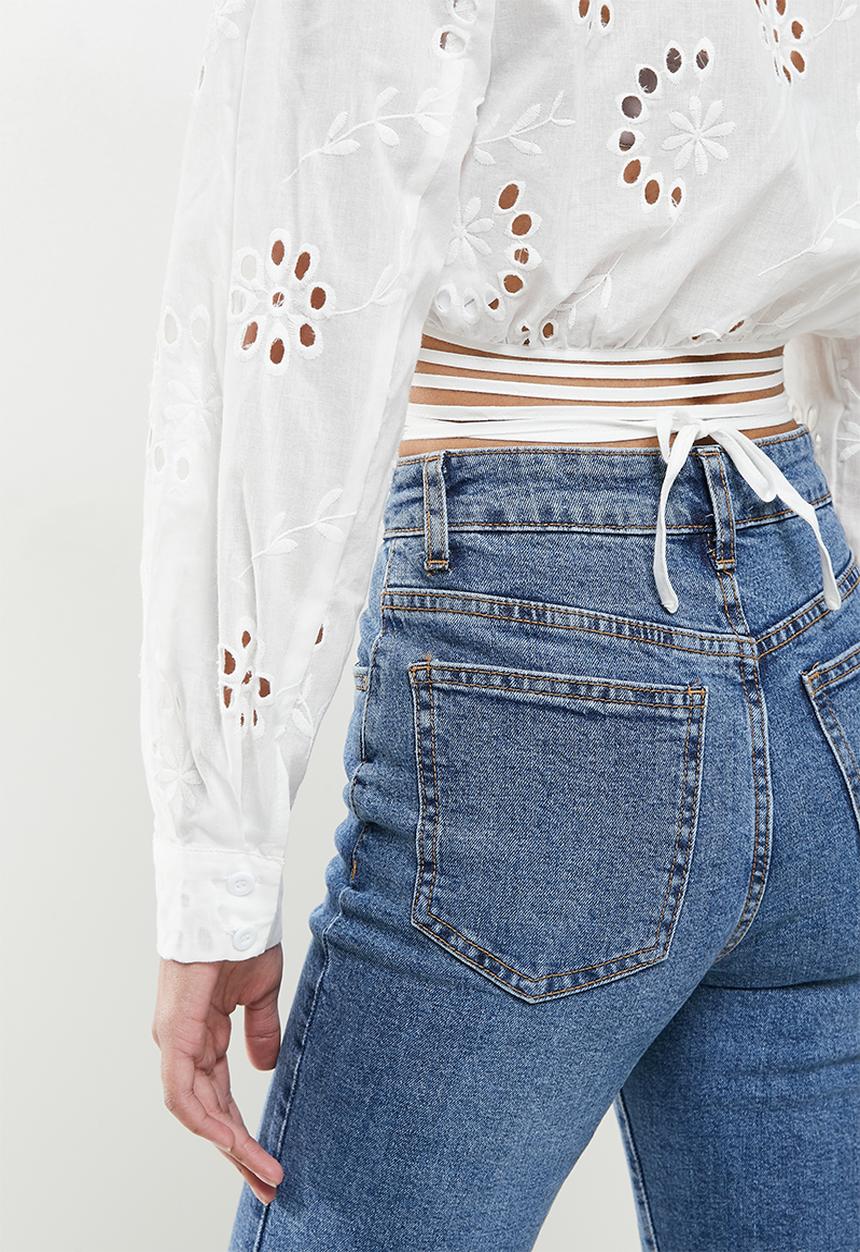 Missguided - Petite broderie wrap front top - white