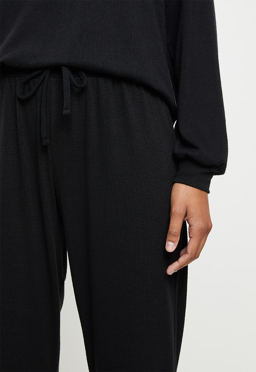 Superbalist - Soft touch sleep set - black