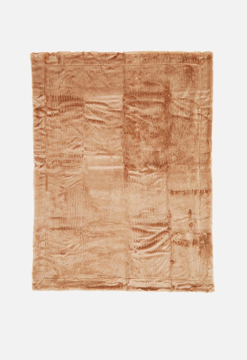 Linen House - Selma faux fur throw - brandy