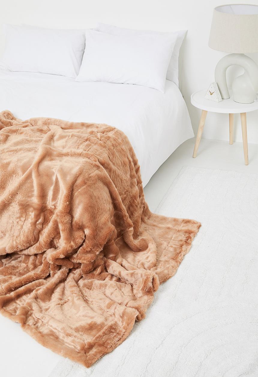 Linen House - Selma faux fur throw - brandy