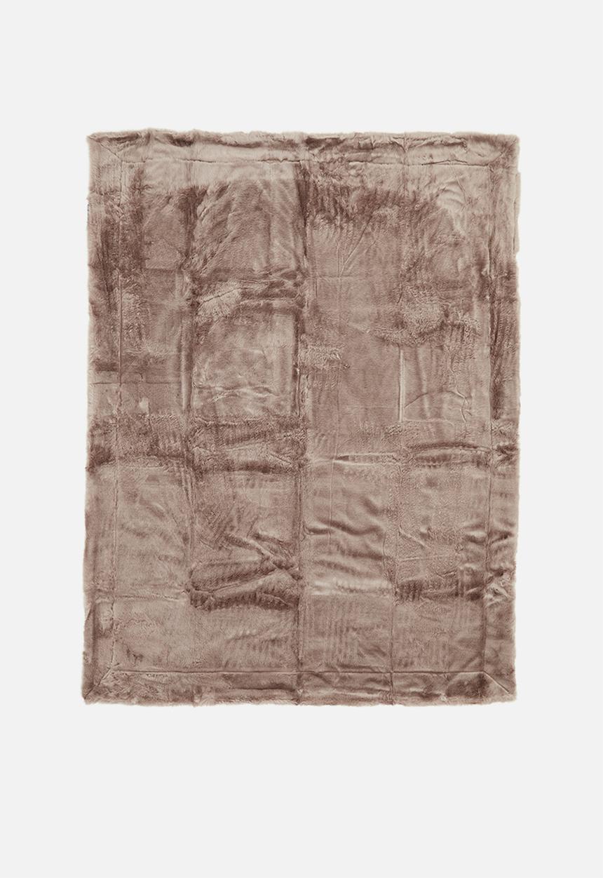 Linen House - Selma faux fur throw - mushroom