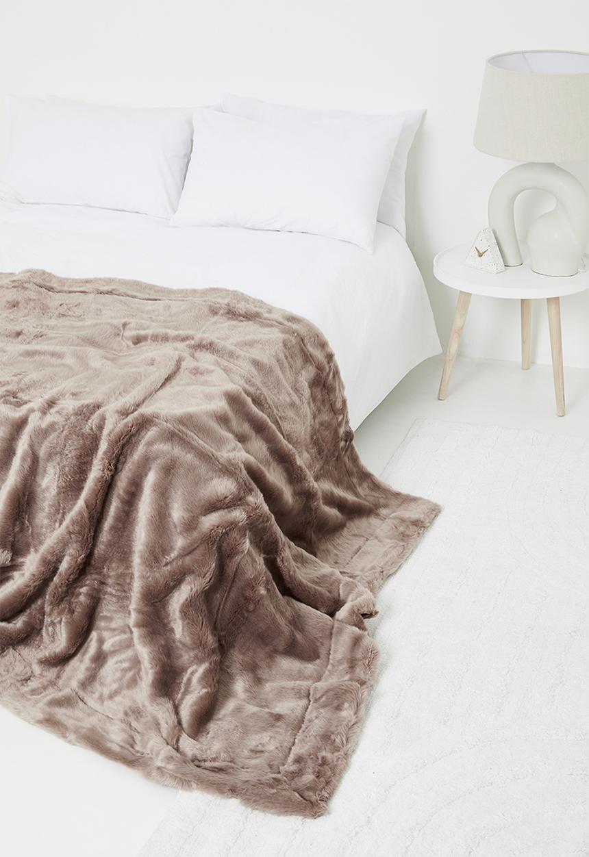 Linen House - Selma faux fur throw - mushroom