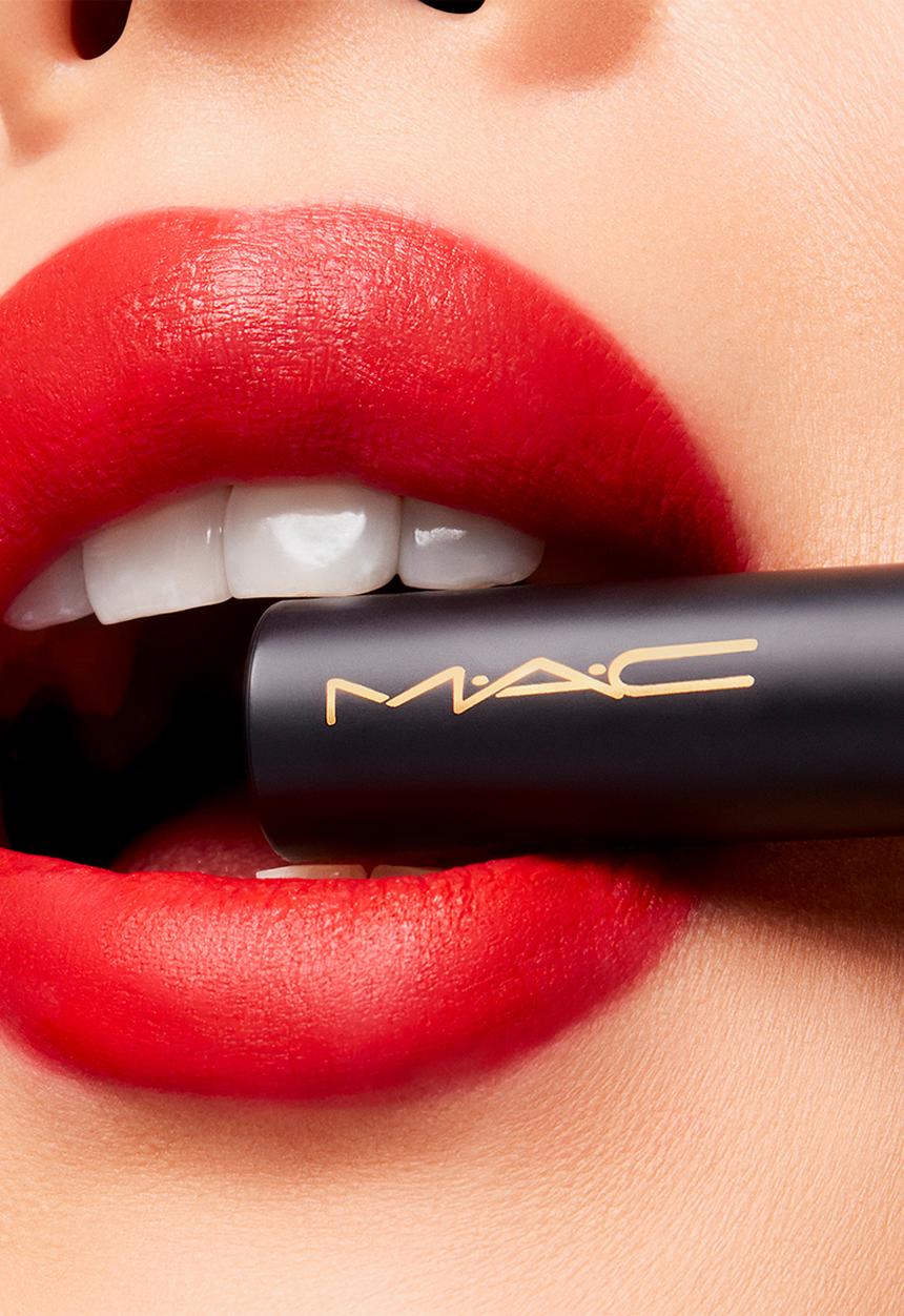 MAC - Powder Kiss Velvet Blur Slim Stick - Devoted To Danger