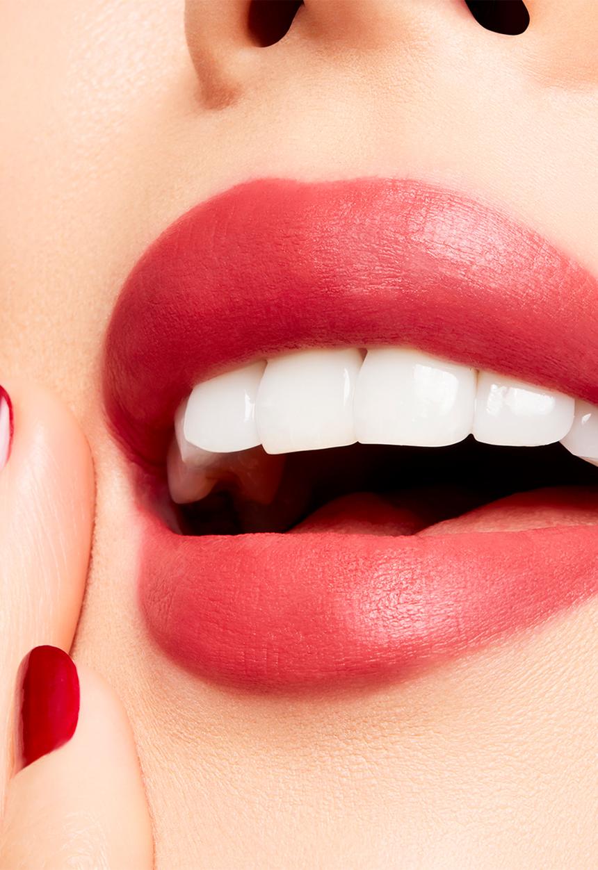 MAC - Powder Kiss Velvet Blur Slim Stick - Stay Curious