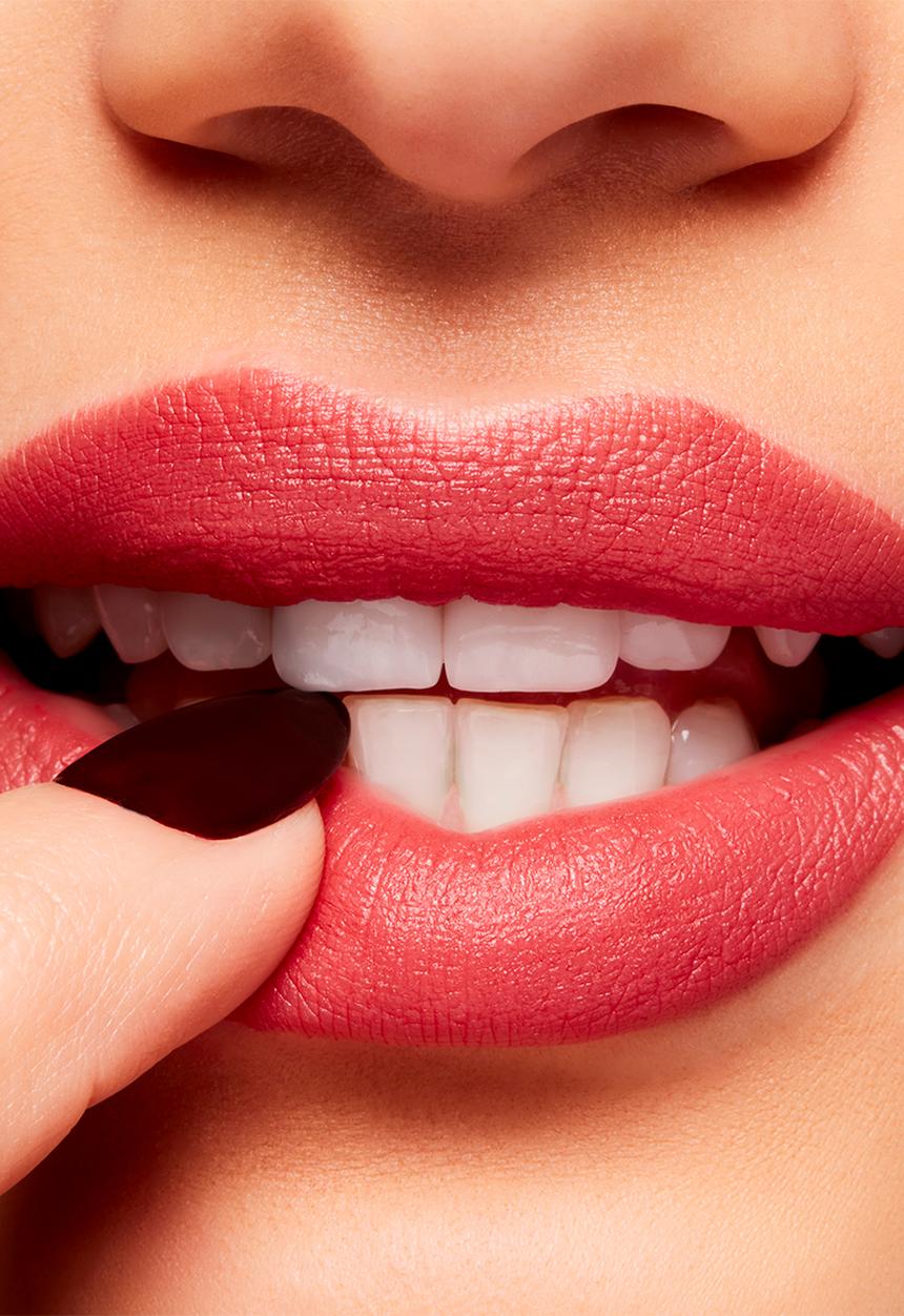 MAC - Powder Kiss Velvet Blur Slim Stick - Stay Curious