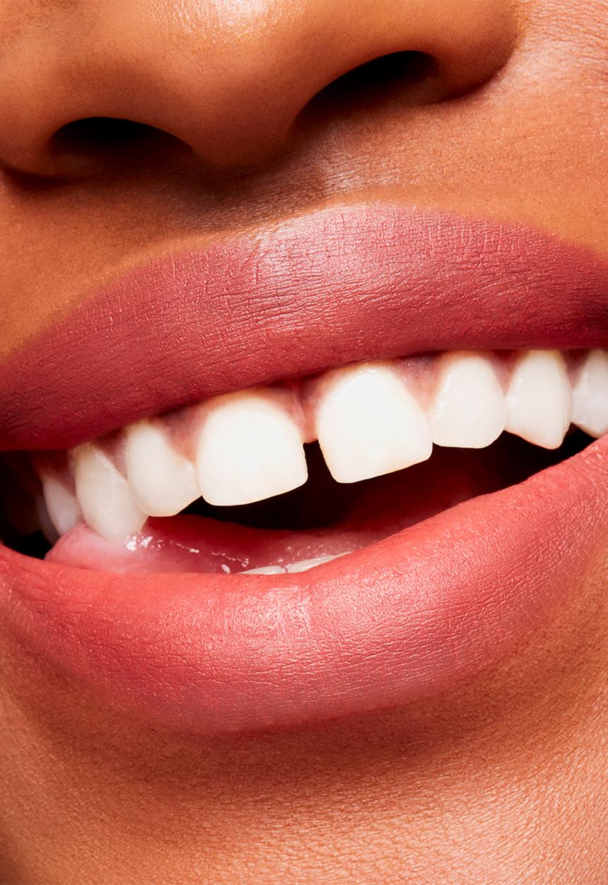 MAC - Powder Kiss Velvet Blur Slim Stick - Brickthrough