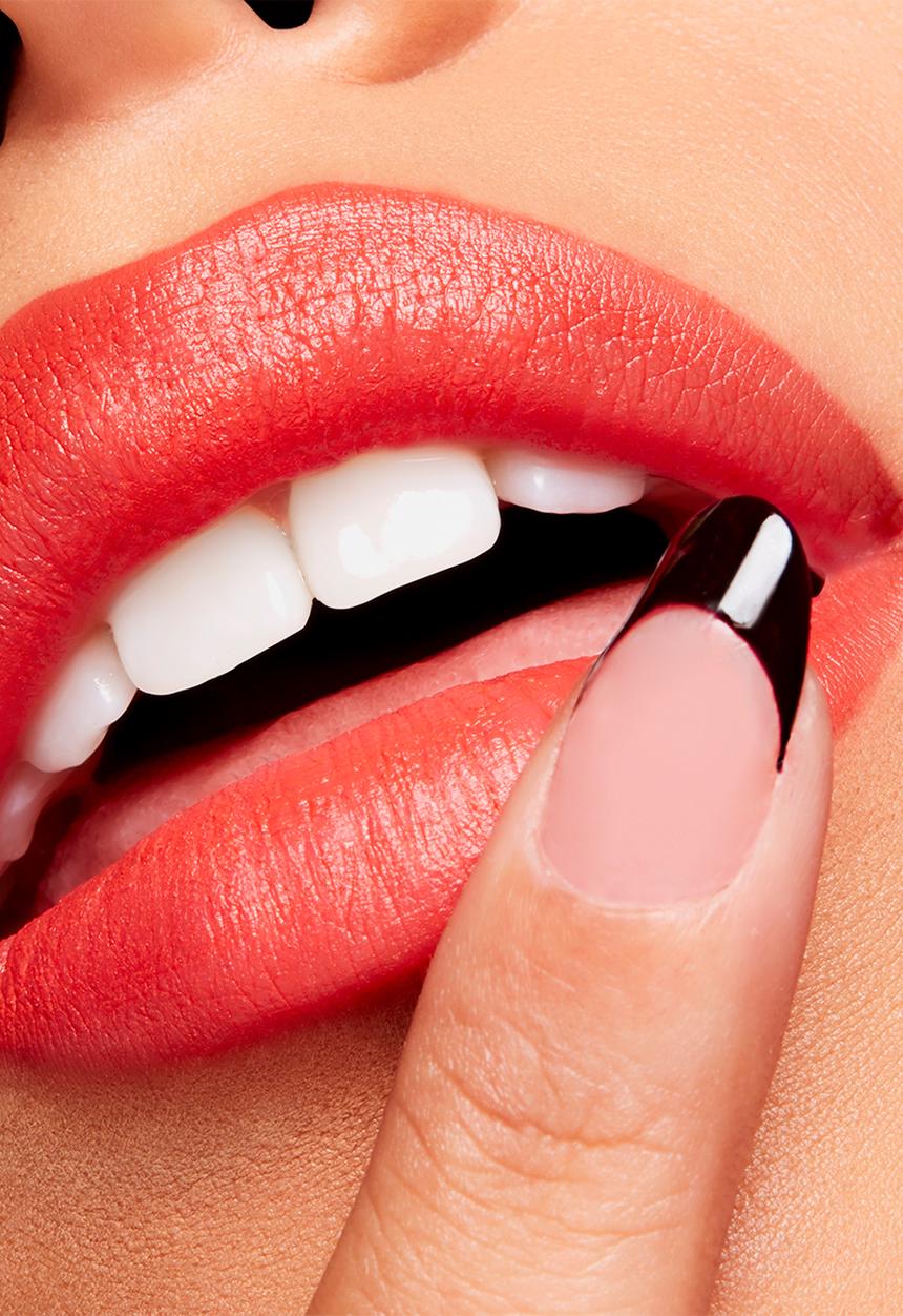 MAC - Powder Kiss Velvet Blur Slim Stick - Hot Paprika