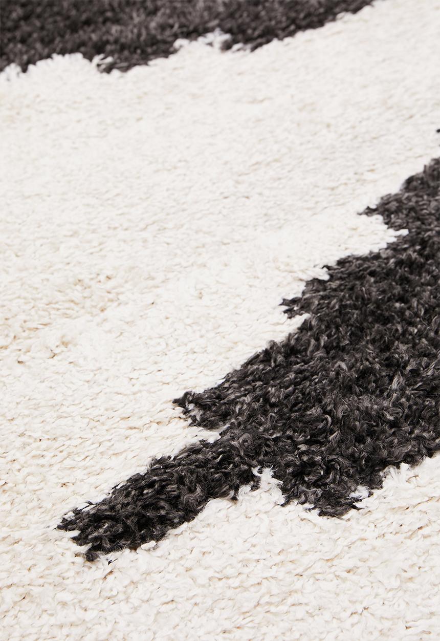 Fotakis - Gipsy shaggy rug - trio triangles black