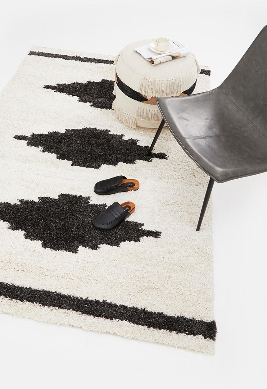 Fotakis - Gipsy shaggy rug - trio triangles black