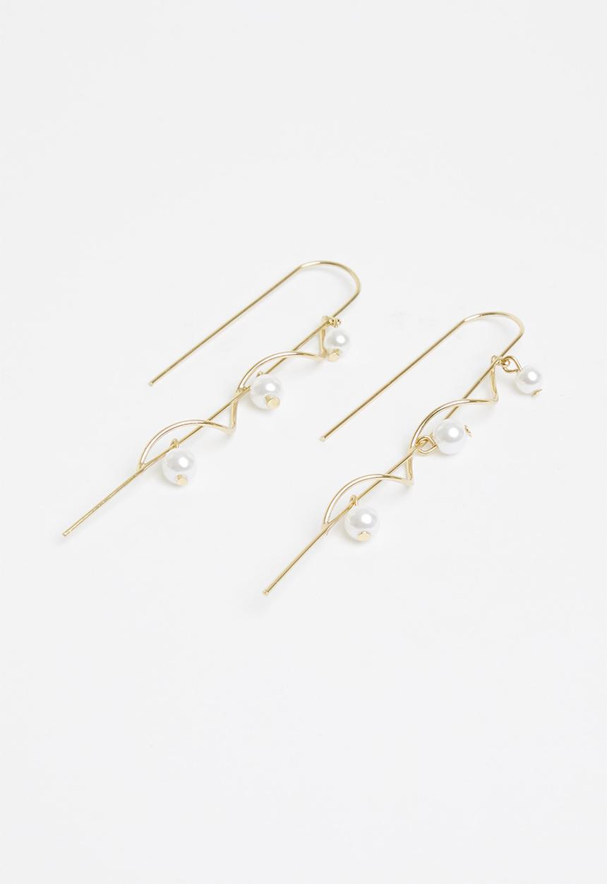 Superbalist - Ambar faux pearl earrings - gold & cream