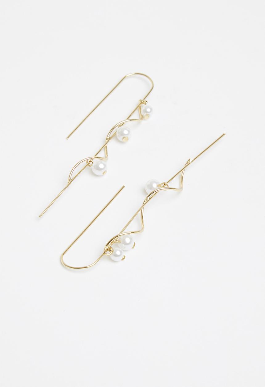Superbalist - Ambar faux pearl earrings - gold & cream